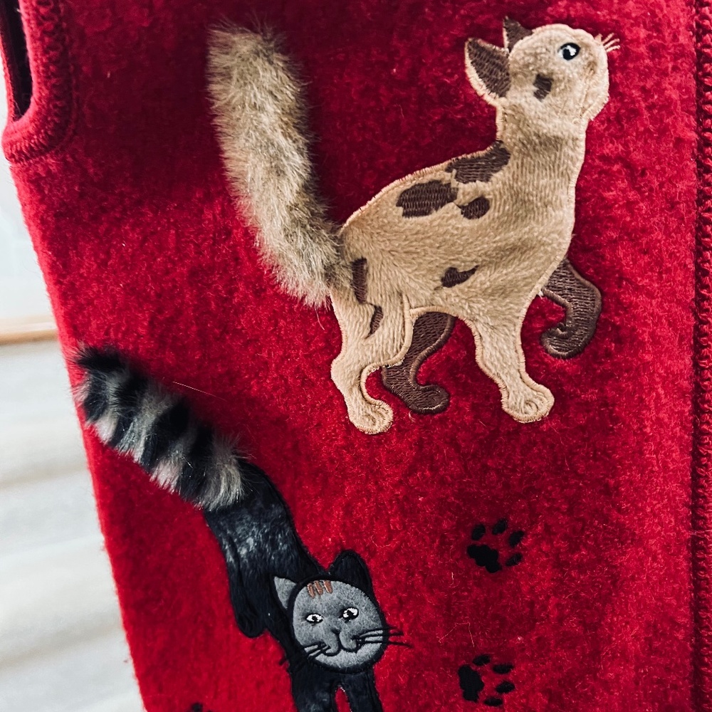 ❤️LIS INTERNATIONAL BOILED WOOL CAT VEST❤️ - Picture 4 of 15